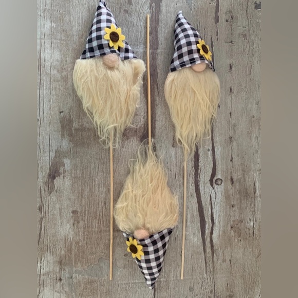 🌻 3 SUNFLOWER GNOME PICKS 🌻 - Picture 5 of 5